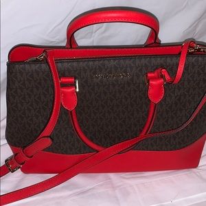 Two toned Micheal Kors purse